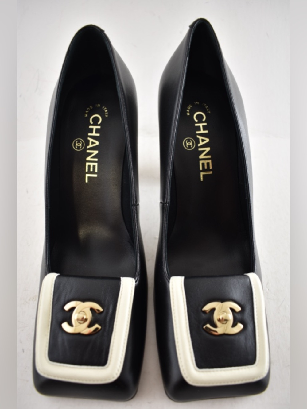 Chanel 26S Blazy Black White Square Turnlock Gold CC Logo Block Heel Pump 38.5 - Picture 7 of 16